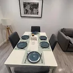 Maison Des Volcans - 3 Doubles - Avec Terrasse Et Wifi - 8 Couchages 펜션