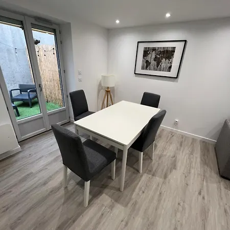 Maison Des Volcans - 3 Doubles - Avec Terrasse Et Wifi - 8 Couchages * Ceyrat