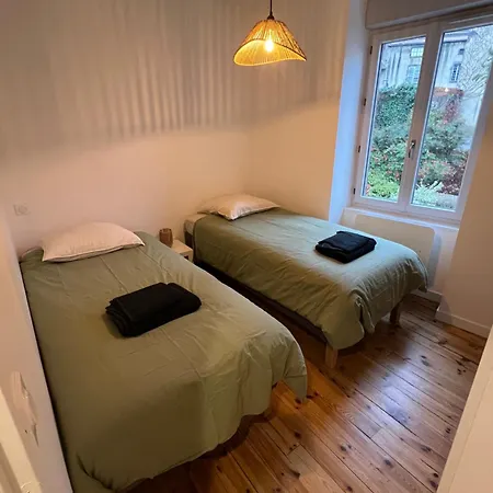 Maison Des Volcans - 3 Doubles - Avec Terrasse Et Wifi - 8 Couchages 펜션