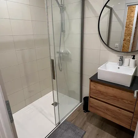 Maison Des Volcans - 3 Doubles - Avec Terrasse Et Wifi - 8 Couchages *