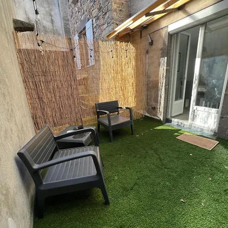 Maison Des Volcans - 3 Doubles - Avec Terrasse Et Wifi - 8 Couchages *
