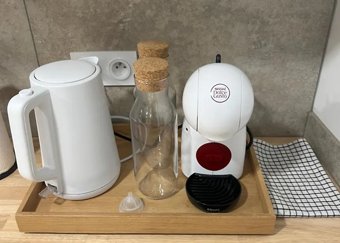 Maison Des Volcans - 3 Doubles - Avec Terrasse Et Wifi - 8 Couchages